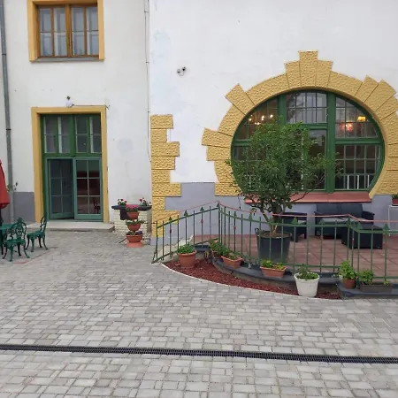 Bed & Breakfast Meller-kastely *