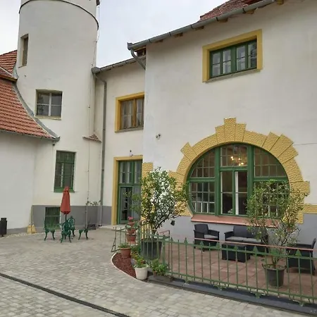 Meller-kastély Bed and breakfast 4*