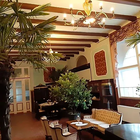 Meller-kastély Bed and breakfast 4*