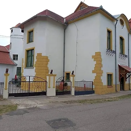 Meller-kastély Bed and breakfast 4*